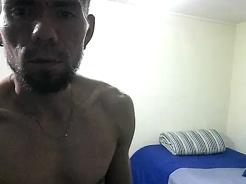 Snapshot of thomas2wood chatting on June 6, 11:09 pm thomas2wood online show from June 6, 11:09 pm