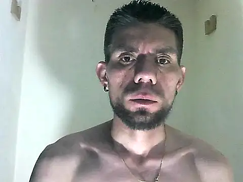 Snapshot of thomas2wood chatting on June 8, 1:28 am thomas2wood online show from June 8, 1:28 am