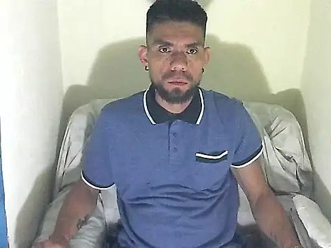 Snapshot of thomas2wood chatting on June 12, 3:05 am thomas2wood online show from June 12, 3:05 am