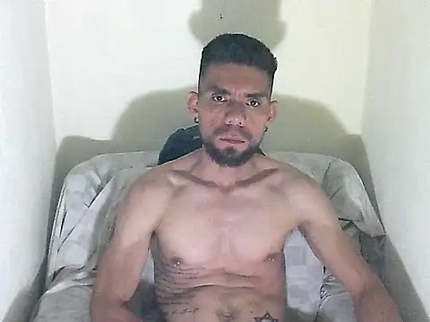 Snapshot of thomas2wood chatting on June 13, 3:04 am thomas2wood online show from June 13, 3:04 am