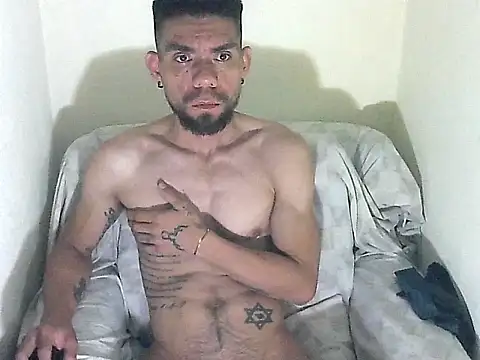 Snapshot of thomas2wood chatting on June 13, 11:02 pm thomas2wood online show from June 13, 11:02 pm