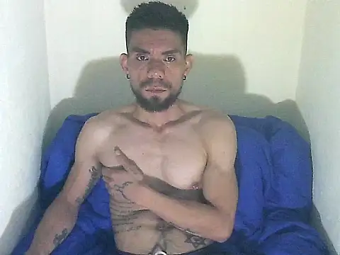 Snapshot of thomas2wood chatting on June 17, 12:35 am thomas2wood online show from June 17, 12:35 am