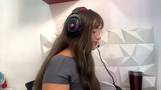 IsisValentine online show from April 10, 4:01 pm