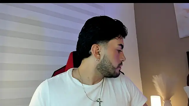 Snapshot of Alexander_Diazz chatting on April 17, 1:36 pm Alexander Diazz online show from April 17, 1:36 pm