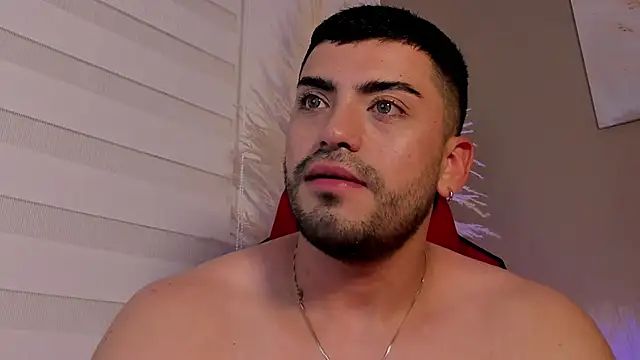 Snapshot of Alexander_Diazz chatting on May 16, 1:02 am Alexander Diazz online show from May 16, 1:02 am