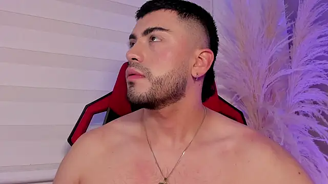 Snapshot of Alexander_Diazz chatting on May 19, 3:18 pm Alexander Diazz online show from May 19, 3:18 pm