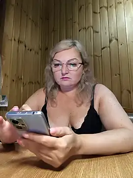 Snapshot of White-Chocolatte chatting on May 19, 4:02 pm White-Chocolatte online show from May 19, 4:02 pm