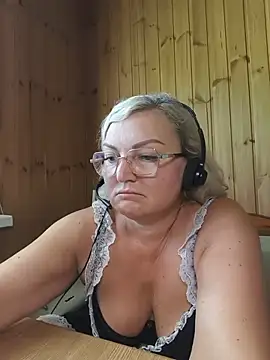 White-Chocolatte online show from July 1, 7:32 am