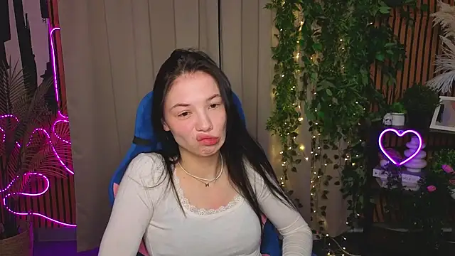 MaryFlorez online show from April 8, 4:18 pm