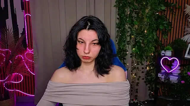 Snapshot of SharonBrowns chatting on April 15, 6:37 pm SharonBrowns online show from April 15, 6:37 pm