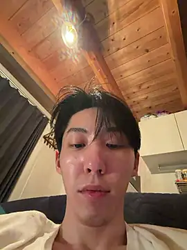 Snapshot of akty233 chatting on April 7, 11:54 am akty233 online show from April 7, 11:54 am