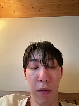 Snapshot of akty233 chatting on April 9, 8:09 am akty233 online show from April 9, 8:09 am