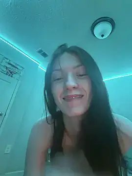 Snapshot of Munchkinbaby72318 chatting on June 15, 1:52 am Munchkinbaby72318 online show from June 15, 1:52 am