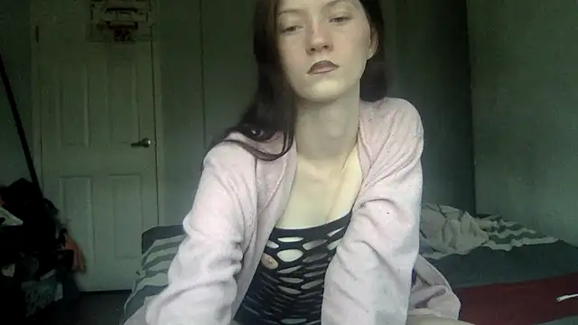 Snapshot of Munchkinbaby72318 chatting on July 1, 7:02 pm Munchkinbaby72318 online show from July 1, 7:02 pm