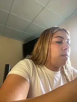  BellaSmith  online show from July 15, 2:55 pm