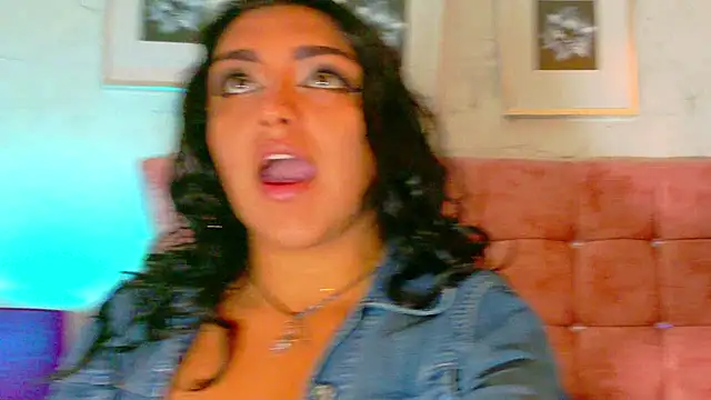 Snapshot of Celeste_Rivera chatting on May 22, 6:35 pm Celeste Rivera online show from May 22, 6:35 pm