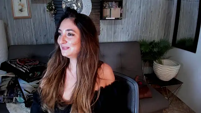 Snapshot of Alucarda666 chatting on June 5, 6:52 am Alucarda666 online show from June 5, 6:52 am