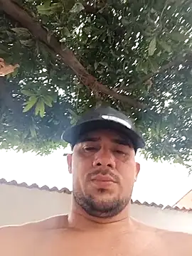 Snapshot of franDuxxx chatting on April 8, 1:55 pm franDuxxx online show from April 8, 1:55 pm