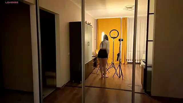 peachlunee online show from April 11, 3:22 am