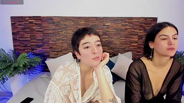 Snapshot of freyaa__1 chatting on June 16, 1:03 pm freyaa 1 online show from June 16, 1:03 pm