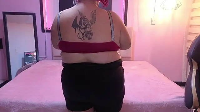 Snapshot of Sweet_cat_t chatting on June 17, 2:25 am Sweet cat t online show from June 17, 2:25 am