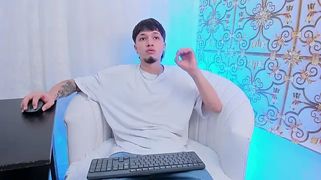 NewDannii online show from April 8, 12:38 pm