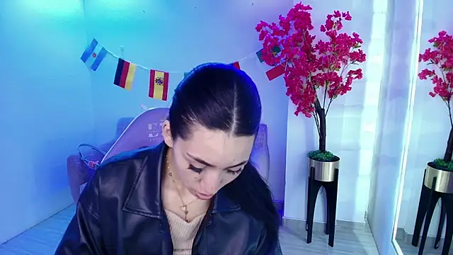 Rainy doll online show from June 17, 11:45 am