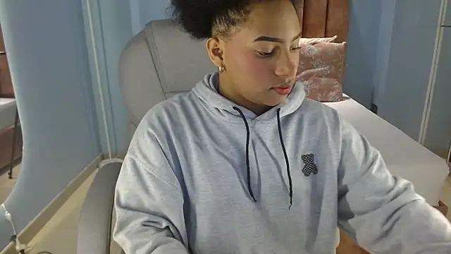 Snapshot of coral_echeverri chatting on June 20, 4:04 am coral echeverri online show from June 20, 4:04 am