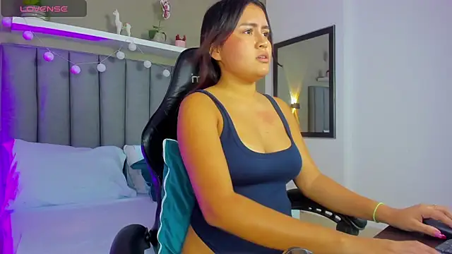 Snapshot of aitana_moon_ chatting on April 12, 2:16 am aitana moon online show from April 12, 2:16 am