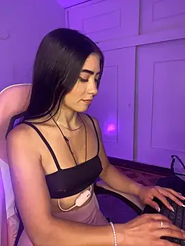 Snapshot of AMBERBUNNY_ chatting on April 15, 7:58 pm AMBERBUNNY online show from April 15, 7:58 pm