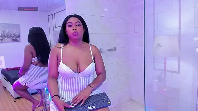 NatashaLuxy online show from May 5, 4:04 pm