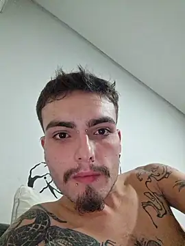 Snapshot of Wllwk12 chatting on April 8, 3:28 am Wllwk12 online show from April 8, 3:28 am