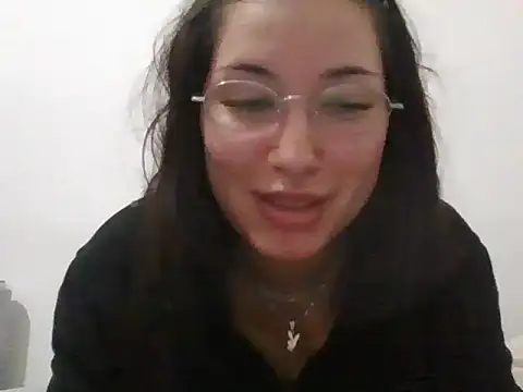Snapshot of cherryxxox chatting on April 15, 7:15 am cherryxxox online show from April 15, 7:15 am