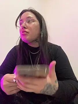 Snapshot of cherryxxox chatting on April 29, 1:32 am cherryxxox online show from April 29, 1:32 am