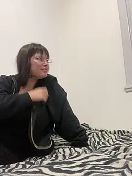 Snapshot of cherryxxox chatting on May 6, 2:08 am cherryxxox online show from May 6, 2:08 am
