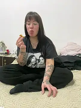 Snapshot of cherryxxox chatting on May 11, 2:17 am cherryxxox online show from May 11, 2:17 am
