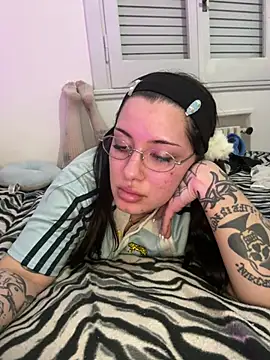Snapshot of cherryxxox chatting on June 23, 1:58 am cherryxxox online show from June 23, 1:58 am