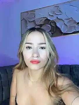 AmyRusso online show from April 15, 1:56 am