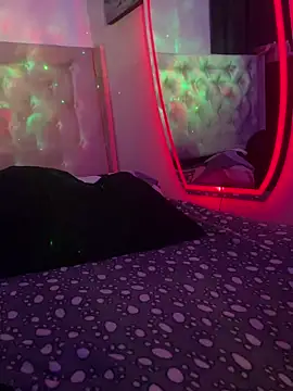 pauline and bruno online show from April 14, 5:02 am