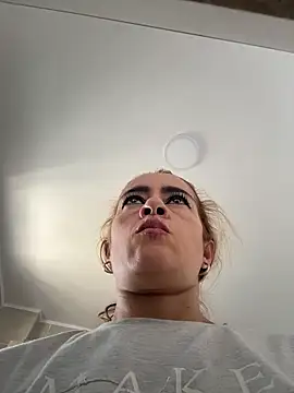 Natigoonzalez online show from May 14, 3:19 pm