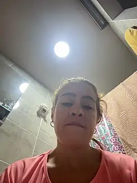 Natigoonzalez online show from May 21, 1:18 pm