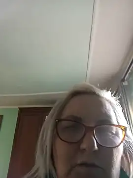 AureliaSky598 online show from April 29, 2:54 pm