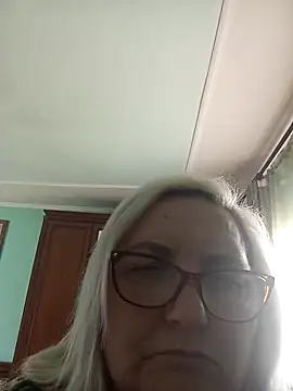 AureliaSky598 online show from May 10, 11:59 am