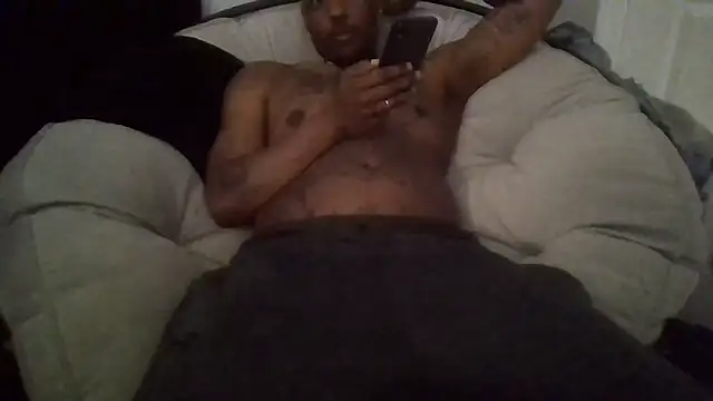 Snapshot of zdaddymm chatting on May 5, 8:39 pm zdaddymm online show from May 5, 8:39 pm