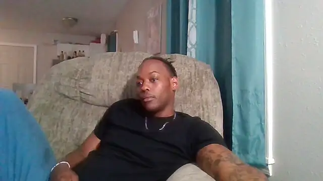 Snapshot of zdaddymm chatting on May 23, 2:50 am zdaddymm online show from May 23, 2:50 am