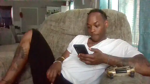 Snapshot of zdaddymm chatting on May 23, 9:52 pm zdaddymm online show from May 23, 9:52 pm