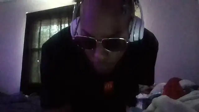 Snapshot of zdaddymm chatting on July 28, 7:04 pm zdaddymm online show from July 28, 7:04 pm