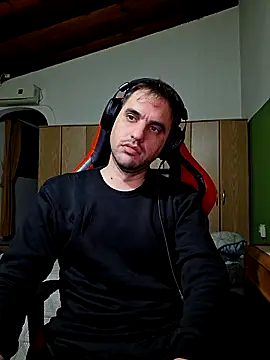 Snapshot of Gonza42OArg chatting on April 8, 3:50 am Gonza42OArg online show from April 8, 3:50 am