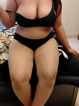 Snapshot of Aysha_69 chatting on April 9, 6:19 am Aysha 69 online show from April 9, 6:19 am