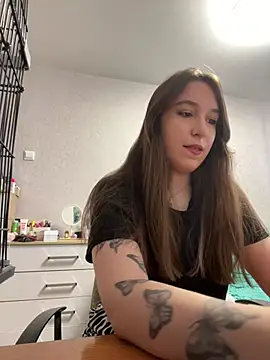 Snapshot of RiannaBrown chatting on April 24, 3:20 am RiannaBrown online show from April 24, 3:20 am